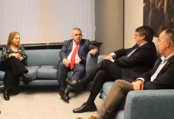 Reuni&oacute;n entre Santos Cerd&aacute;n y Carles Puigdemont en marzo de 2024. / PSOE