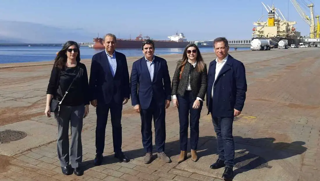 Visita de una delegaci&oacute;n del puerto luso de Aveiro a Punta Langosteira. / Mundiario