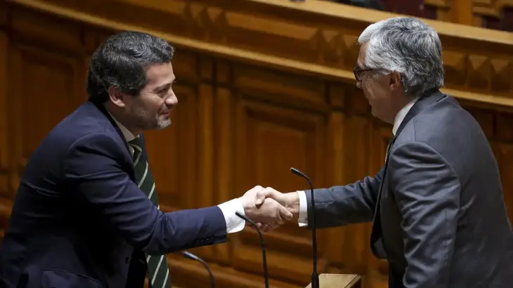 Andr&eacute; Ventura, l&iacute;der de Chega y el presidente de la Asamblea de Portugal, Jos&eacute; Pedro Aguiar-Branco. / RR.SS.