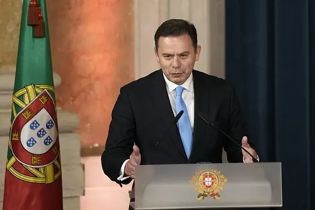 Lu&iacute;s Montenegro en su toma de posesi&oacute;n como primer ministro de Portugal. / RR.SS