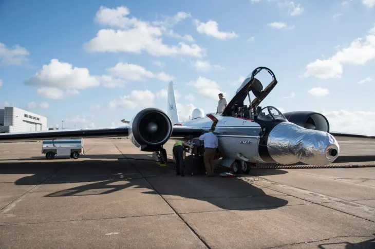 Aviones jet WB-57 que estudiar&aacute;n la corona solar. / NASA
