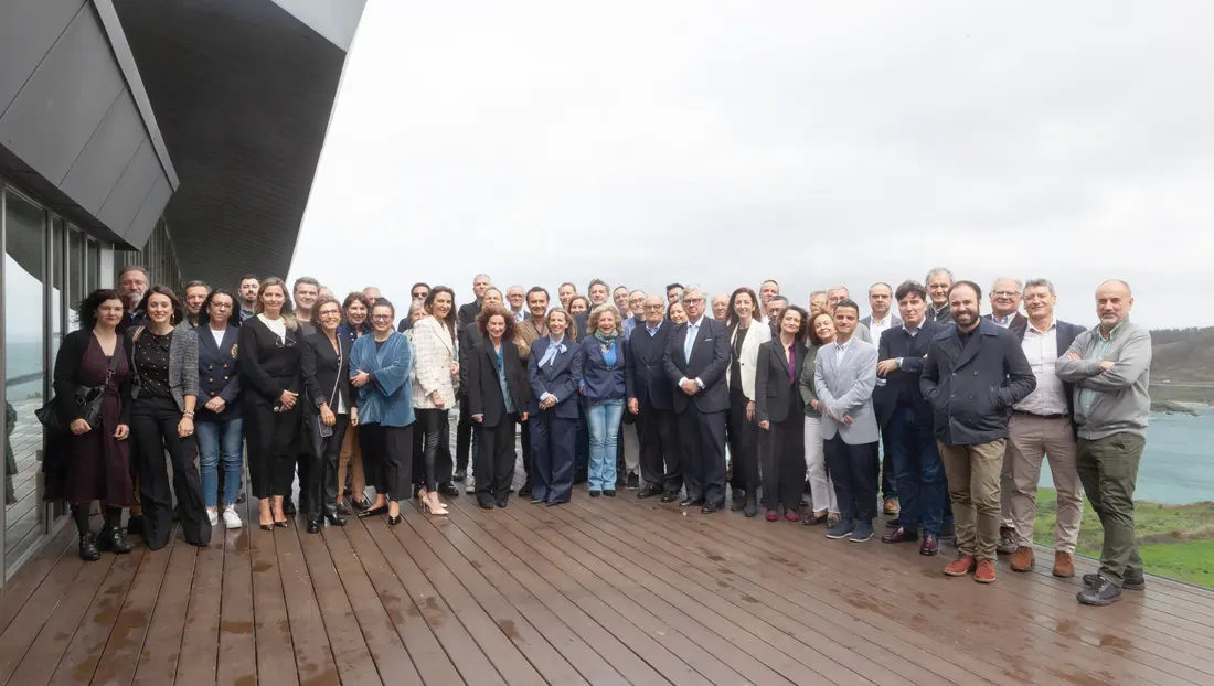 Miembros del Foro Econ&oacute;mico de Galicia en el Parador de Mux&iacute;a (A Coru&ntilde;a). / Mundiario