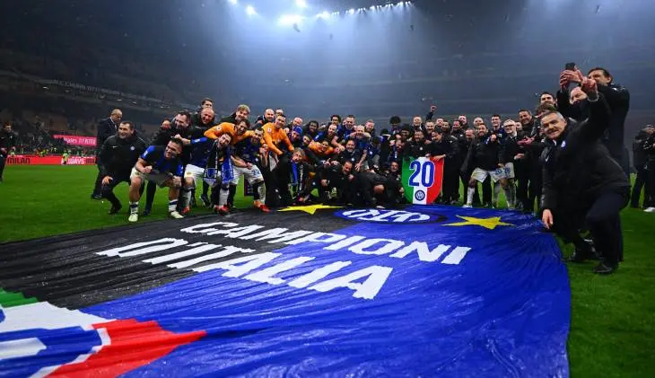 El Inter celebrando su t&iacute;tulo n&uacute;mero 20 en el calcio italiano. / @inter
