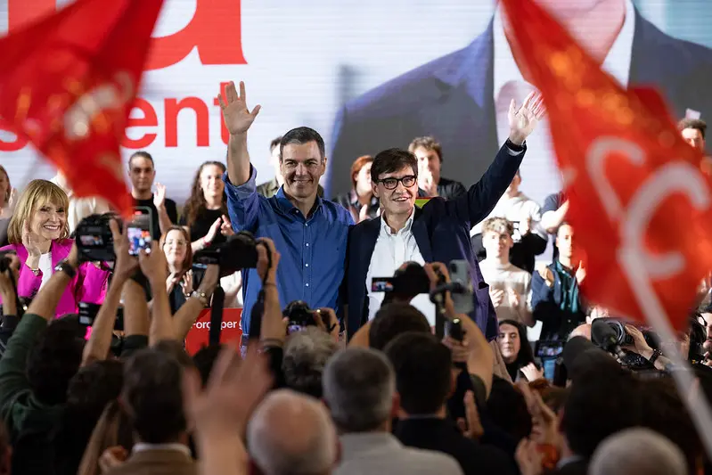 Pedro S&aacute;nchez y Salvador Illa en un mitin en Catalu&ntilde;a. / RR.SS