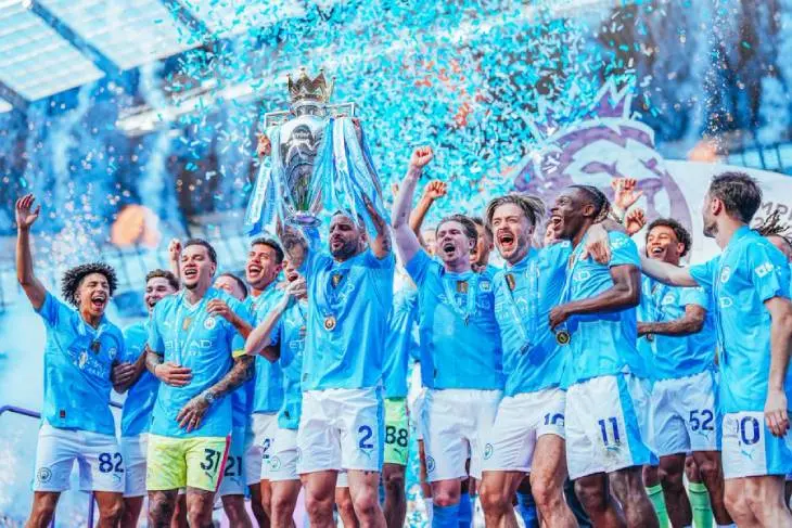 Los futbolistas del Manchester City celebrando la obtenci&oacute;n de la Premier League. / @mancity