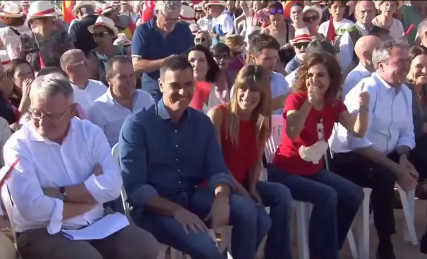 Pedro S&aacute;nchez, Bego&ntilde;a G&oacute;mez, Nicolas Schmit, Mar&iacute;a Jes&uacute;s Montero y Juan Espadas en un mitin del PSOE. / RR.SS.