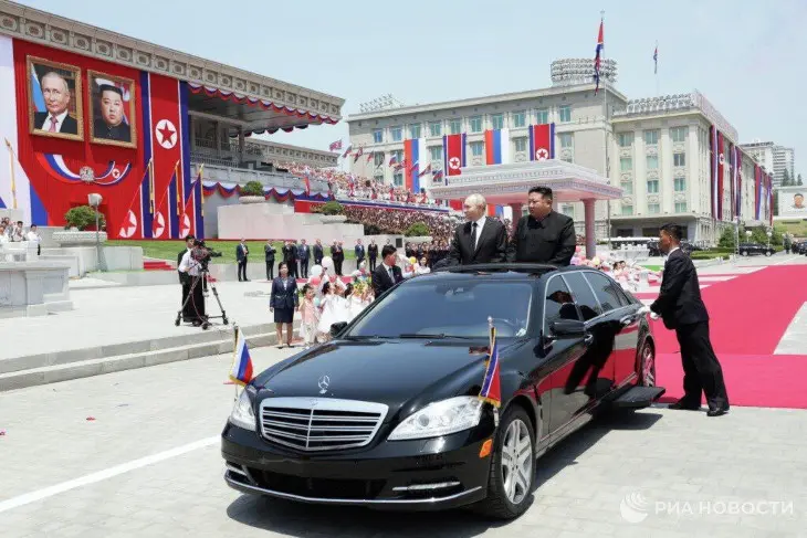 Vlad&iacute;mir Putin y Kim Jong-un en Pyongyang. / RR.SS. @jurgen_nauditt
