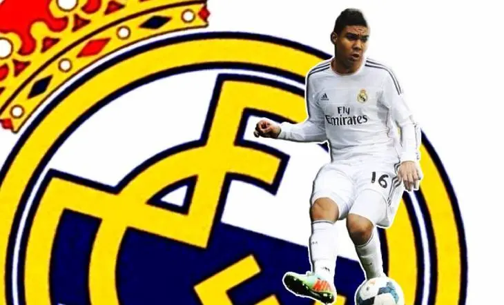 Casemiro durante un partido de la temporada 2013-14 con el Real Madrid. /   Composici&oacute;n