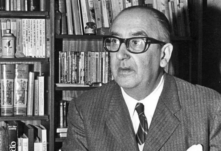 &Aacute;lvaro Cunqueiro, novelista y poeta. / RR SS.