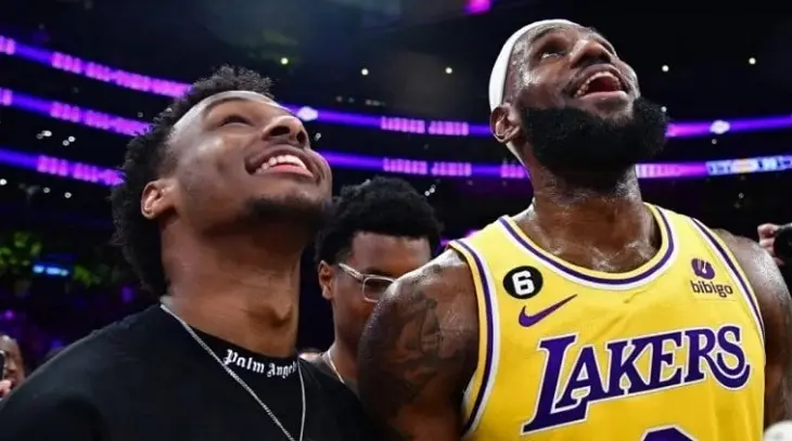 Bronny James junto a su padre LeBron. / RR SS