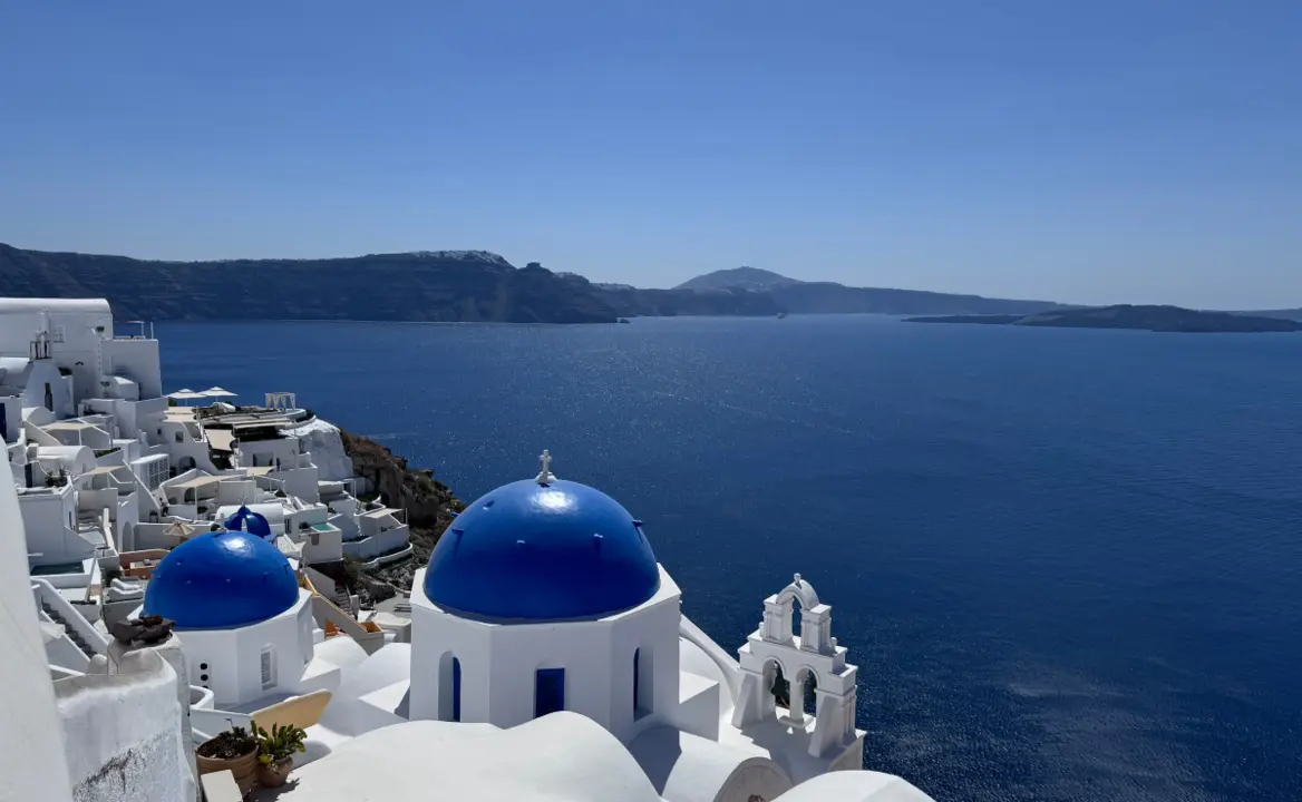 One of the classic views of the Greek island of Santorini. / M.M.