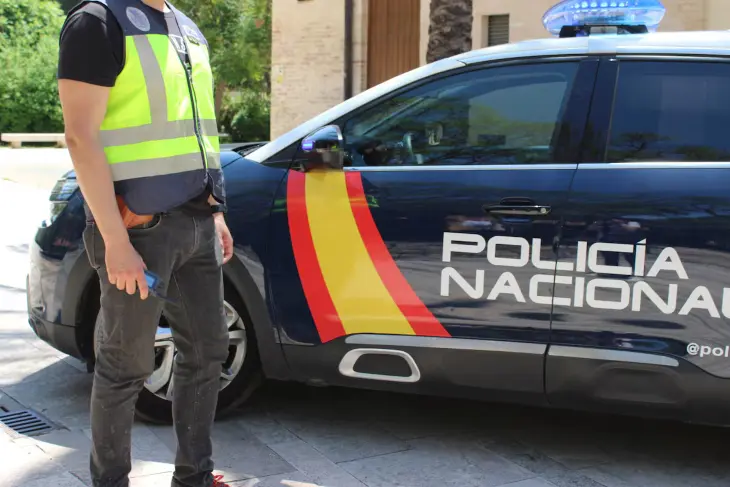 Polic&iacute;a Nacional. / RR SS.