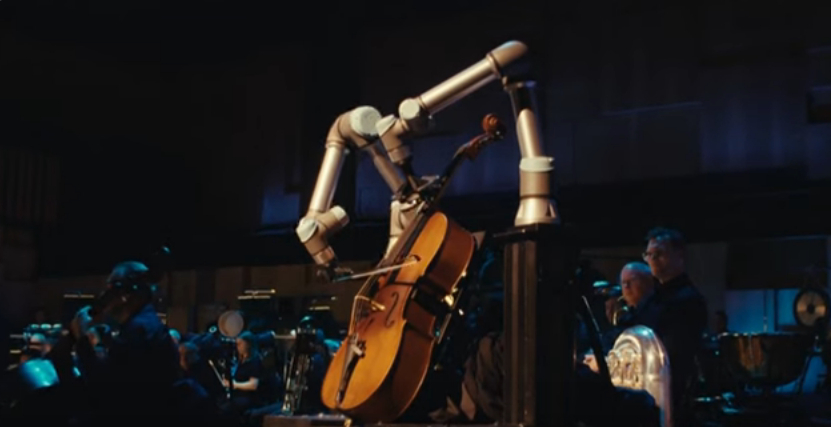 Robot violonchelista con la Orquesta Sinf&oacute;nica de Malm&ouml;, en Suecia. / RR.SS