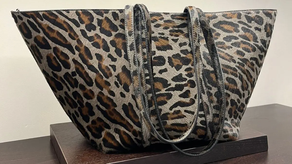 El Shopper Animal Print en piel de Zara. / A.A.