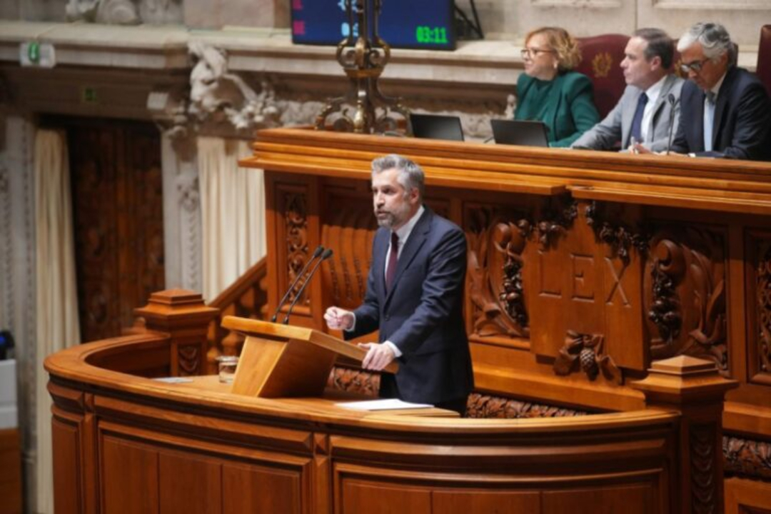 Pedro Nuno Santos, l&iacute;der del Partido Socialista de Portugal. / Grupo socialista en la Asamblea