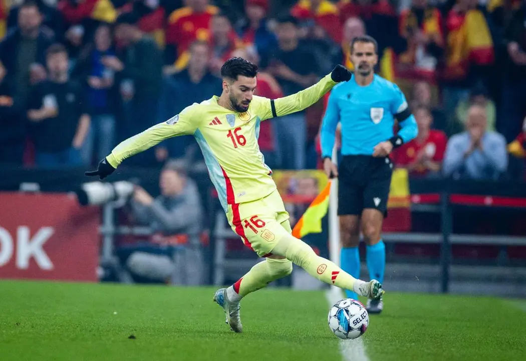 Alex Baena, futbolista de la Selecci&oacute;n espa&ntilde;ola. /  @sefutbol