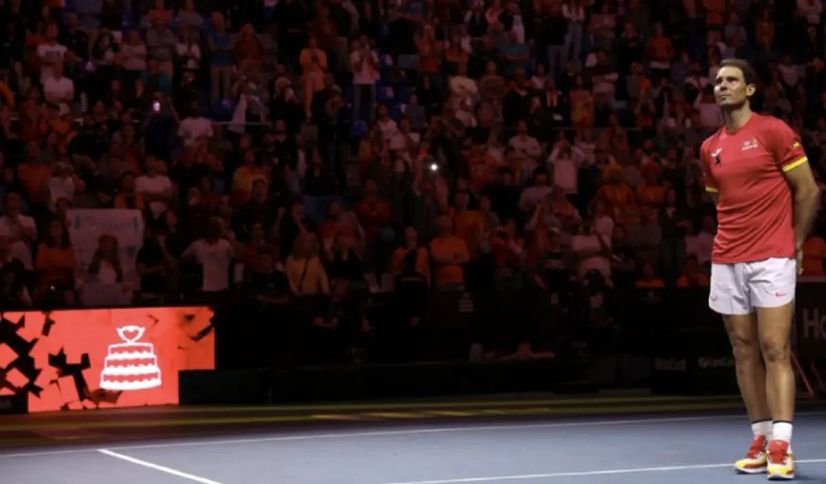 Rafael Nadal recibiendo el homenaje del p&uacute;blico malague&ntilde;o. /  @daviscup