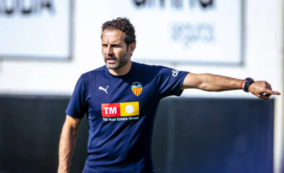 Rub&eacute;n Baraja, entrenador del Valencia. /  @valenciacf