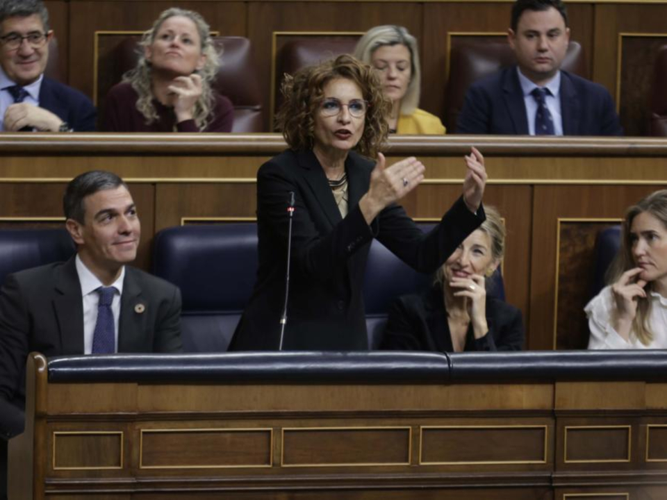 Mar&iacute;a Jes&uacute;s Montero, Pedro S&aacute;nchez, Yolanda D&iacute;az y Sara Aagesen. / Congreso de los Diputados