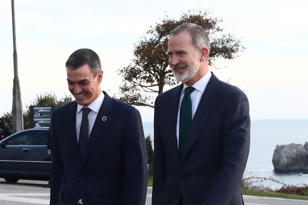 Pedro S&aacute;nchez y el rey Felipe VI en la Conferencia de Presidentes. / La Moncloa