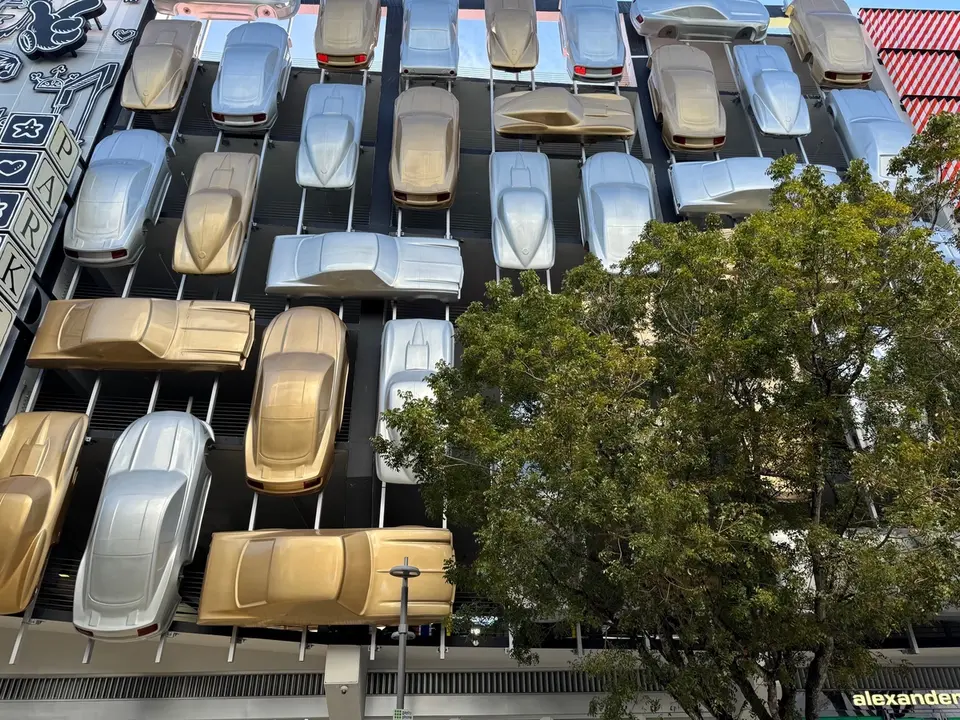 Una de las fachadas del Museum Garage de Miami. / Mundiario