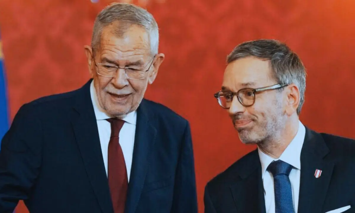 Alexander Van der Bellen, presidente de Austria; junto a Herbert Kickl, l&iacute;der del Partido de la Libertad de Austria (FP&Ouml;). / X.