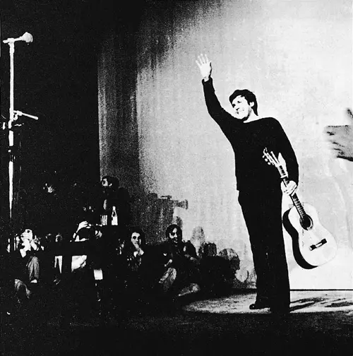 Paco Ib&aacute;&ntilde;ez en el Olympia (Par&iacute;s). / RR.SS.