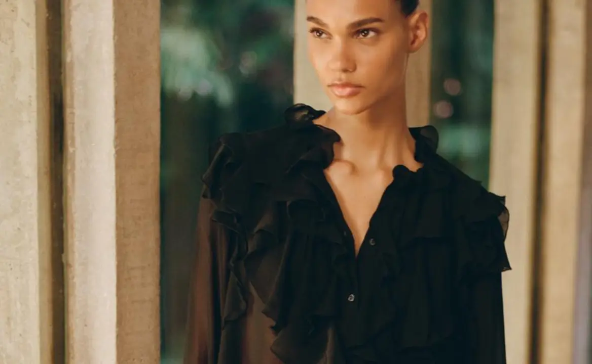 Camisa crepe volante Zara, screanshot página web oficial de Zara.