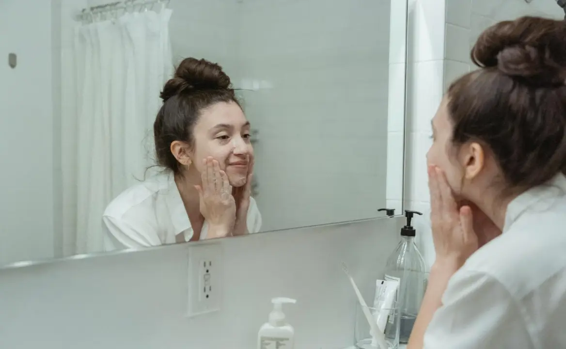 Rutina de limpieza facial.