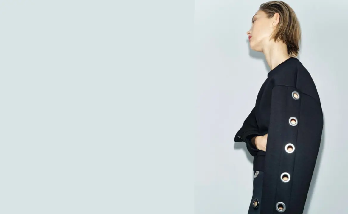 La sudadera efecto scuba de Zara , screanshot página web de Zara.