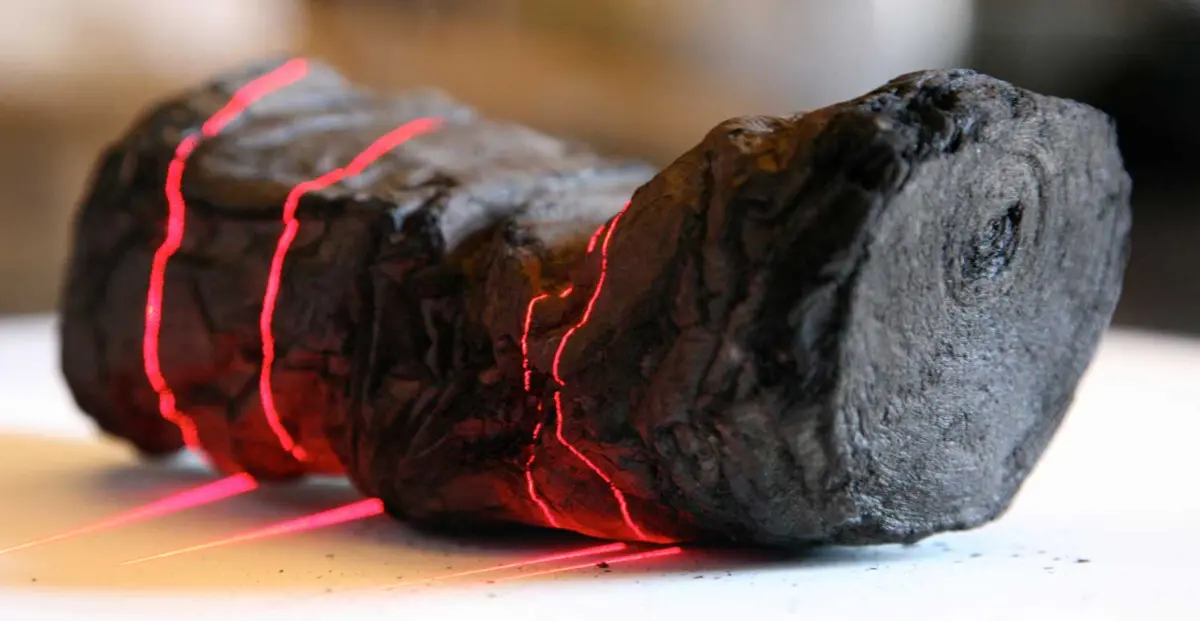 Escaneo de un rollo de Herculano carbonizado por la erupci&oacute;n del Vesubio en el a&ntilde;o 79 a.C. / EduceLab-Universidad de Kentucky