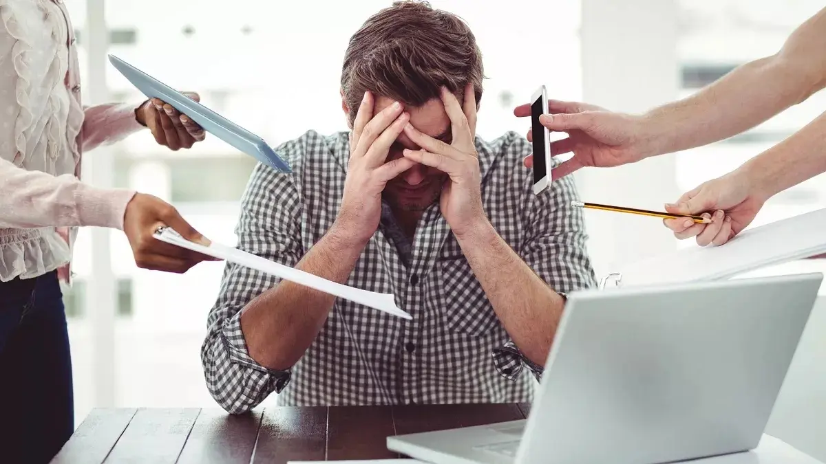 Un empleado con s&iacute;ndrome de burnout. / RR SS.
