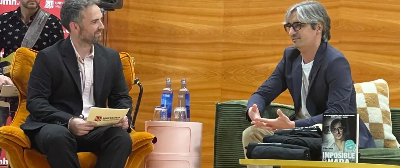 El doctor Diego Gonz&aacute;lez Rivas durante la charla en la Universidad Miguel Hern&aacute;ndez de Elche. / C.S.