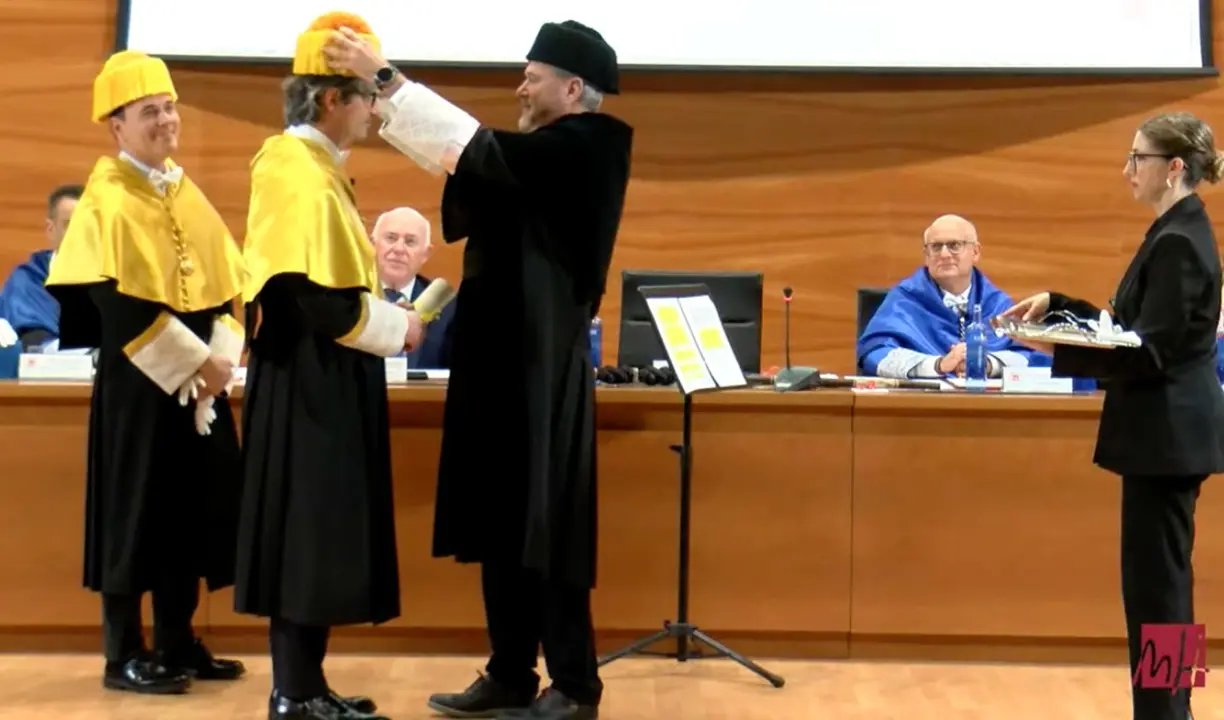 El rector de la Universidad Miguel Hern&aacute;ndez y el doctor Diego Gonz&aacute;lez Rivas. / Mundiario.