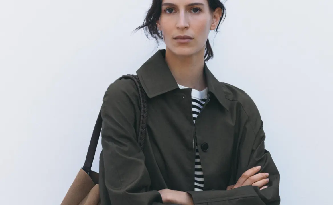 Trench coat de Zara, screenshot página web oficial.