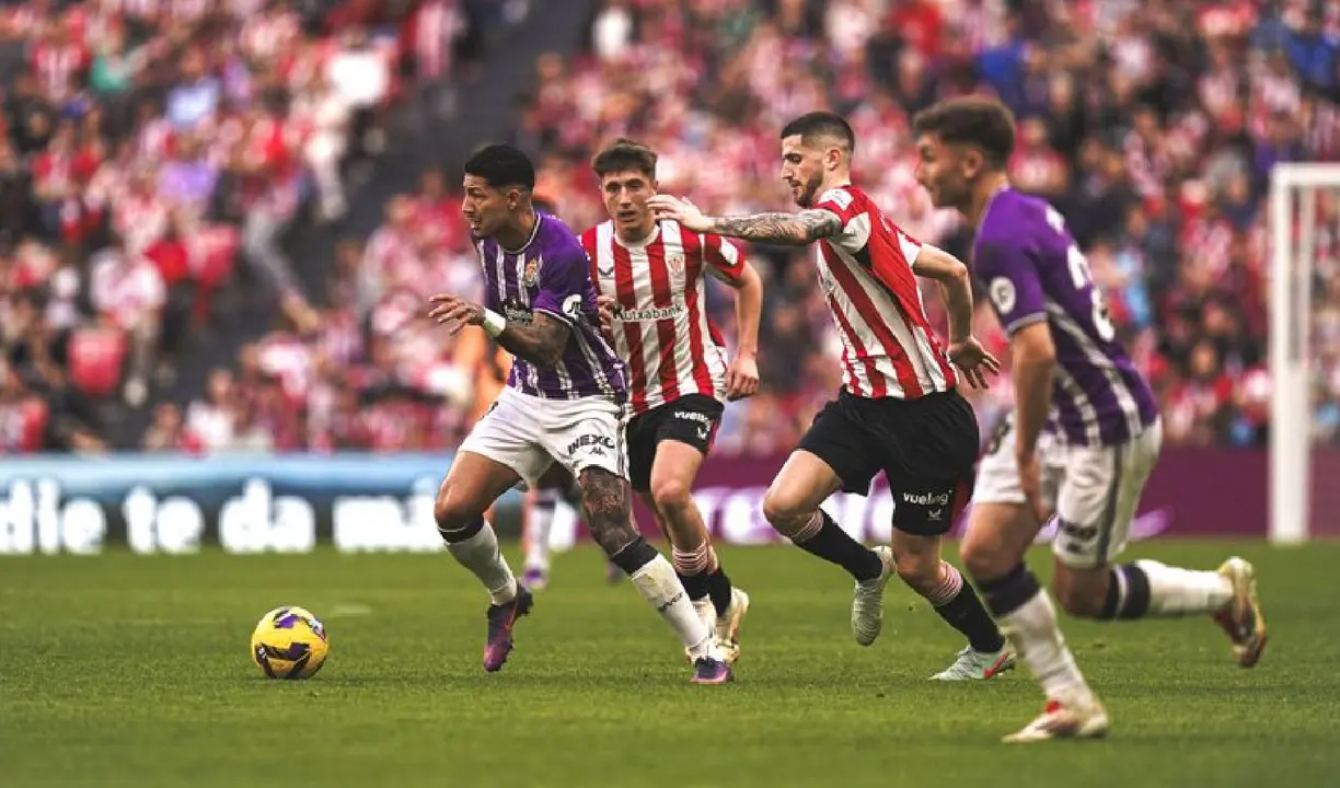 Una imagen del partido entre el Athletic y el Real Valladolid en San Mam&eacute;s. /   @realvalladolid