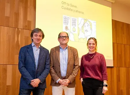 Jorge Flores, fundador y director de Pantallas Amigas; Paloma Barreiro, Head of Product de B100, y Jorge Mah&iacute;a, director ejecutivo de B100. / Mundiario