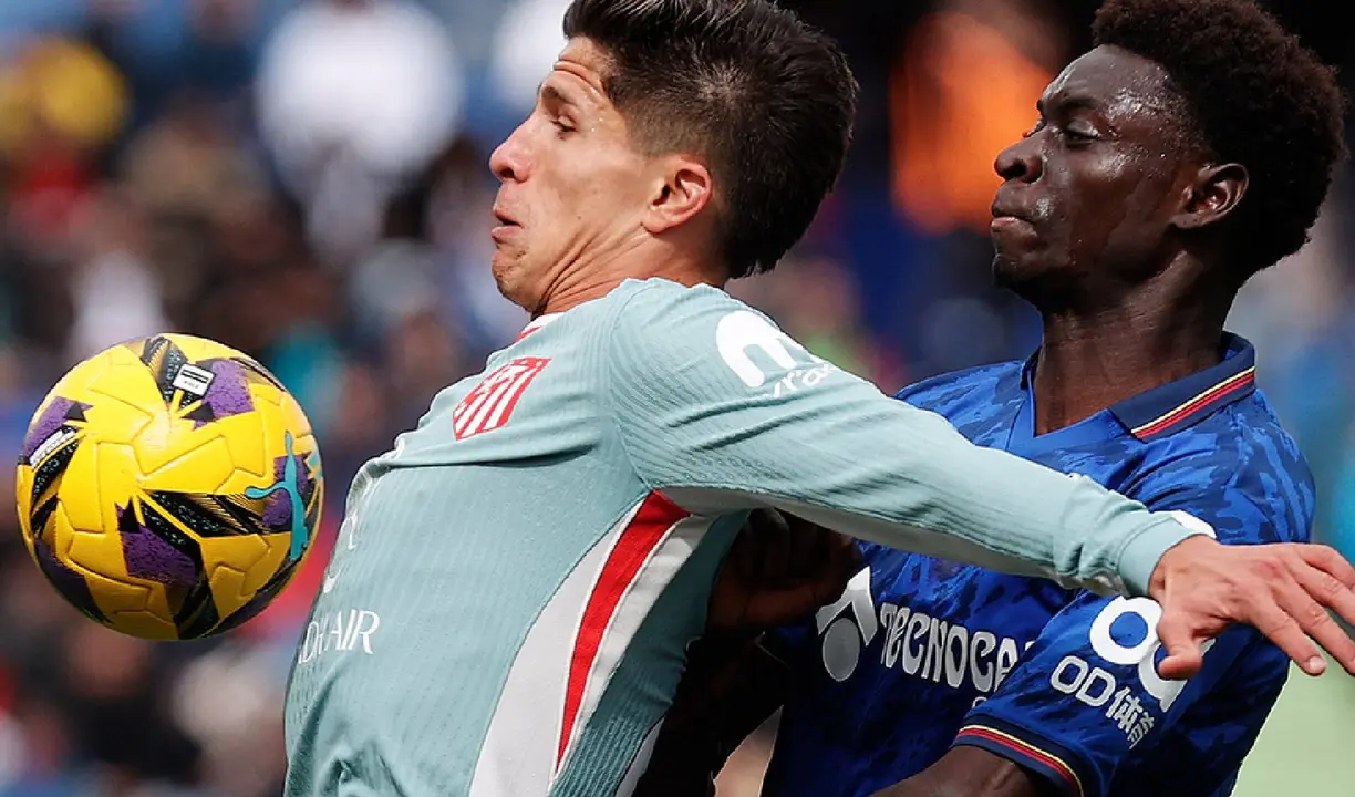 Una acci&oacute;n del partido entre el Getafe y el Atl&eacute;tico. /   www.atleticodemadrid.com