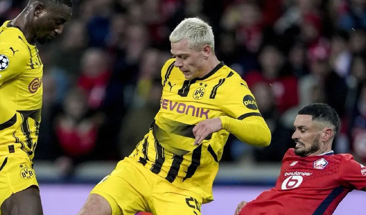 Una acci&oacute;n del partido entre el Lille y el Borussia Dortmund. /  @bvb