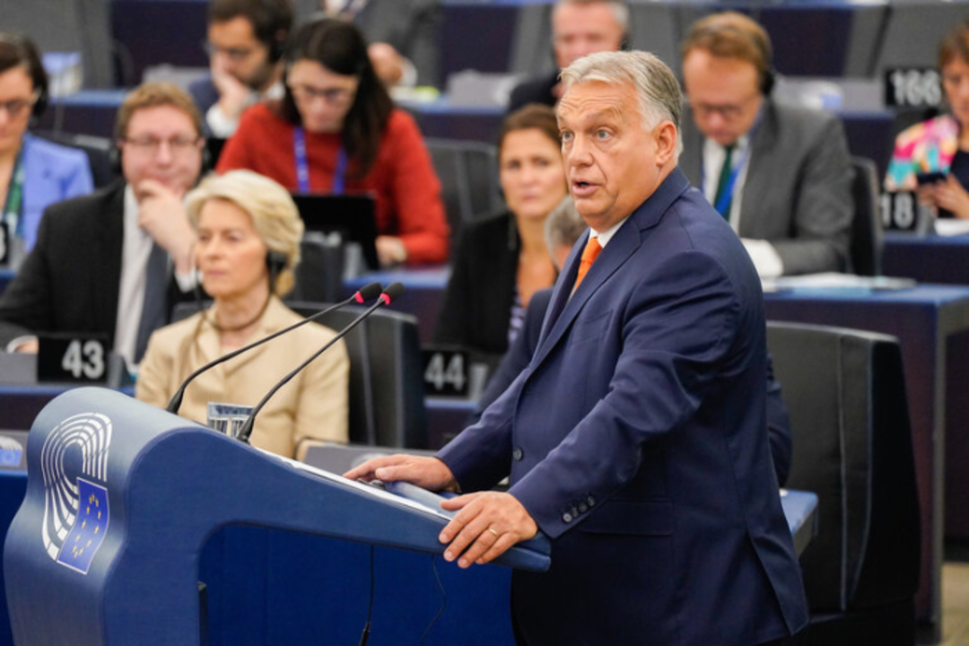 Viktor Orb&aacute;n, primer ministro de Hungr&iacute;a y Ursula von der Leyen, presidenta de la Comisi&oacute;n Europea. / Parlamento Europeo