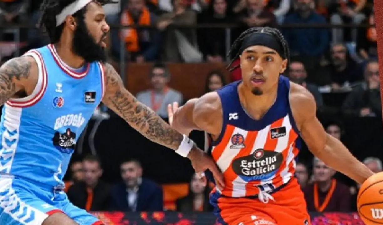 Una acci&oacute;n del partido entre el Leyma y el Breog&aacute;n. /   @basquetcoruna
