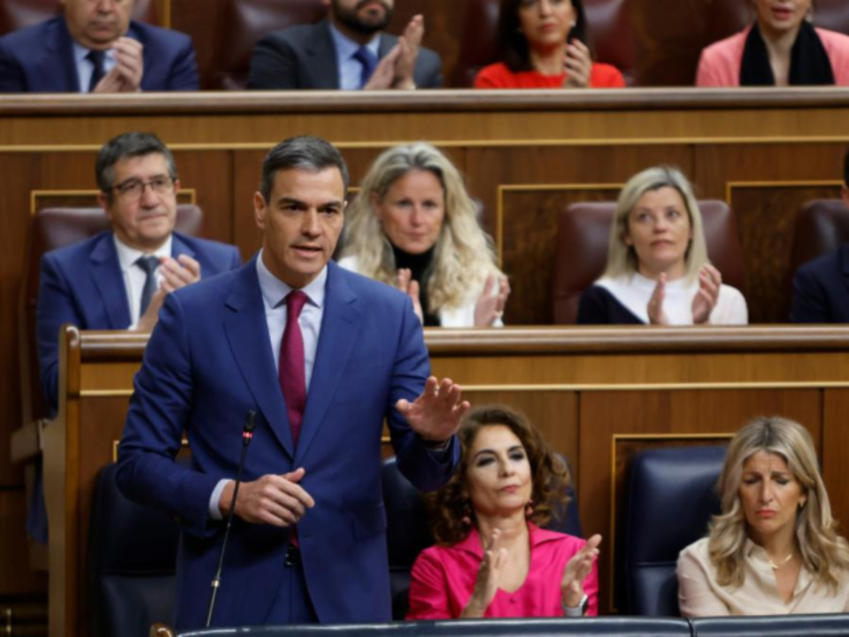 Pedro S&aacute;nchez, presidente del Gobierno, Mar&iacute;a Jes&uacute;s Montero, ministra de Hacienda y Yolanda D&iacute;az, ministra de Trabajo. / Congreso de los Diputados