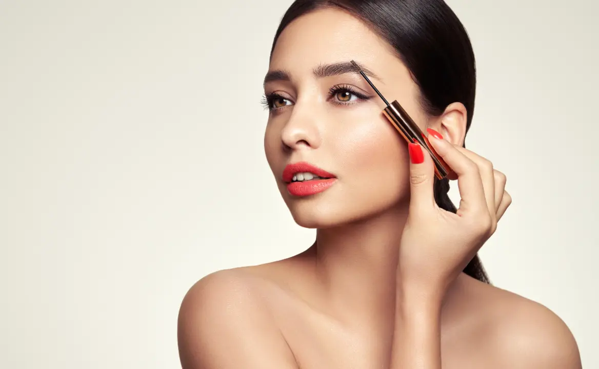 Gel para cejas de máxima duración. 