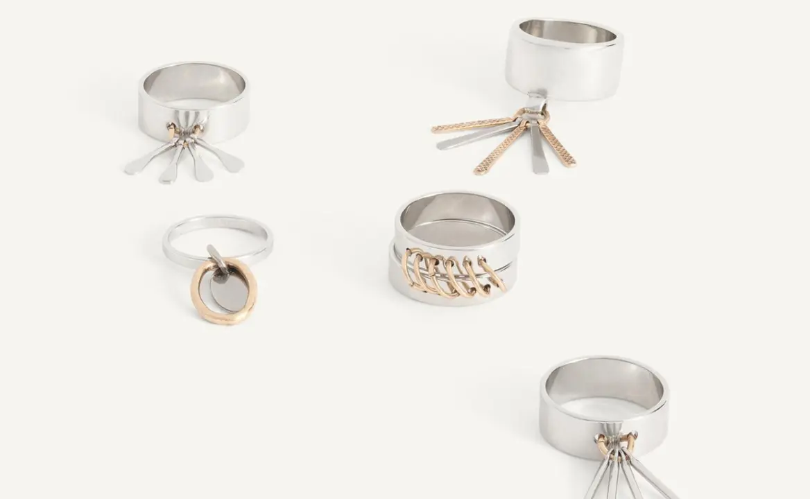 Pack de anillos metálicos de Zara, screenshot página web oficial.