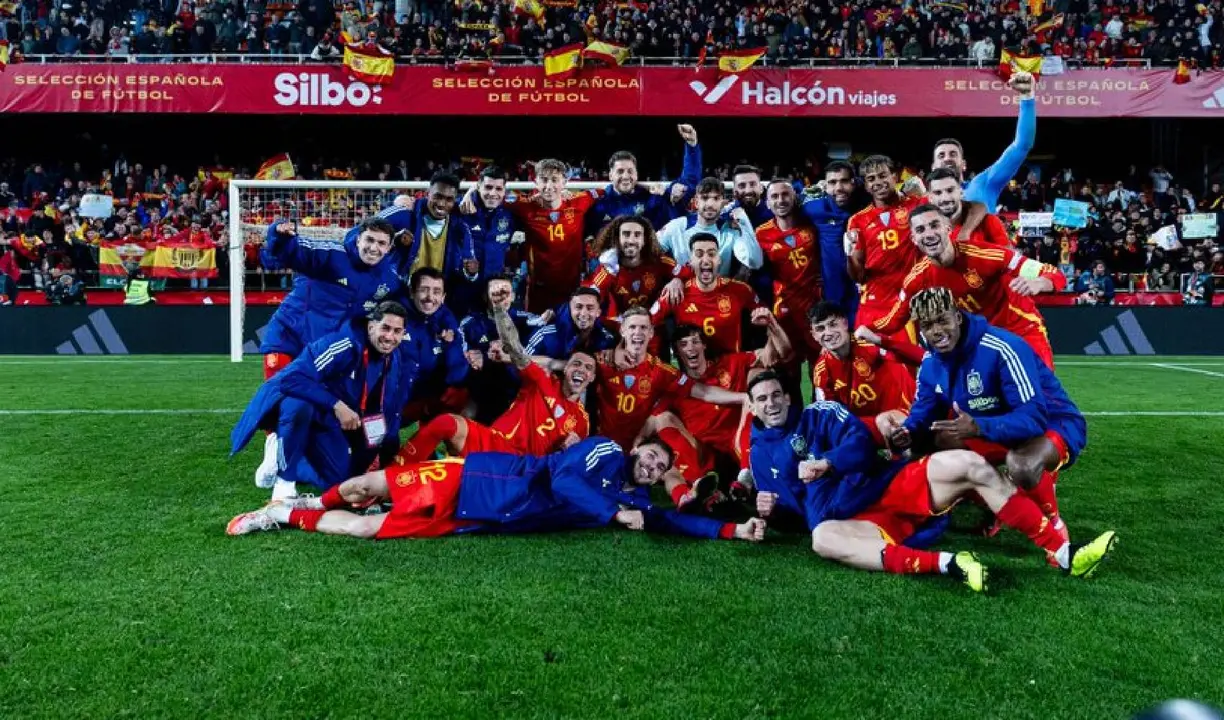 Los futbolistas de Espa&ntilde;a celebrando su pase a la Final Four. /  @sefutbol