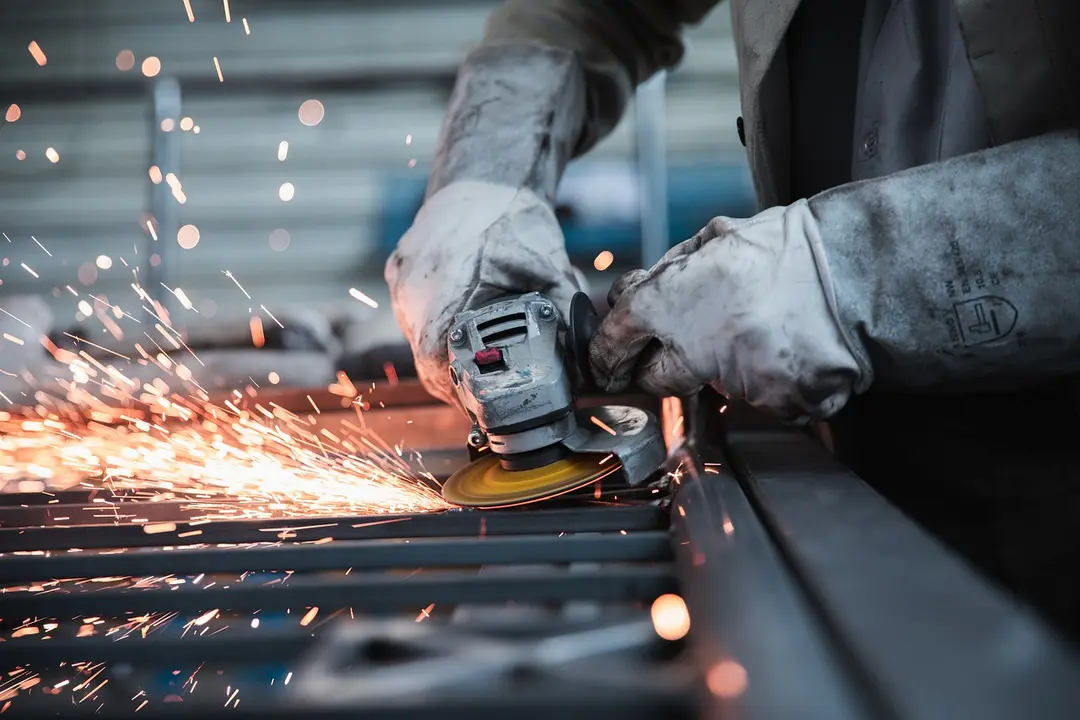 Un trabajador industrial. / Jannoni Vergall en Pixabay