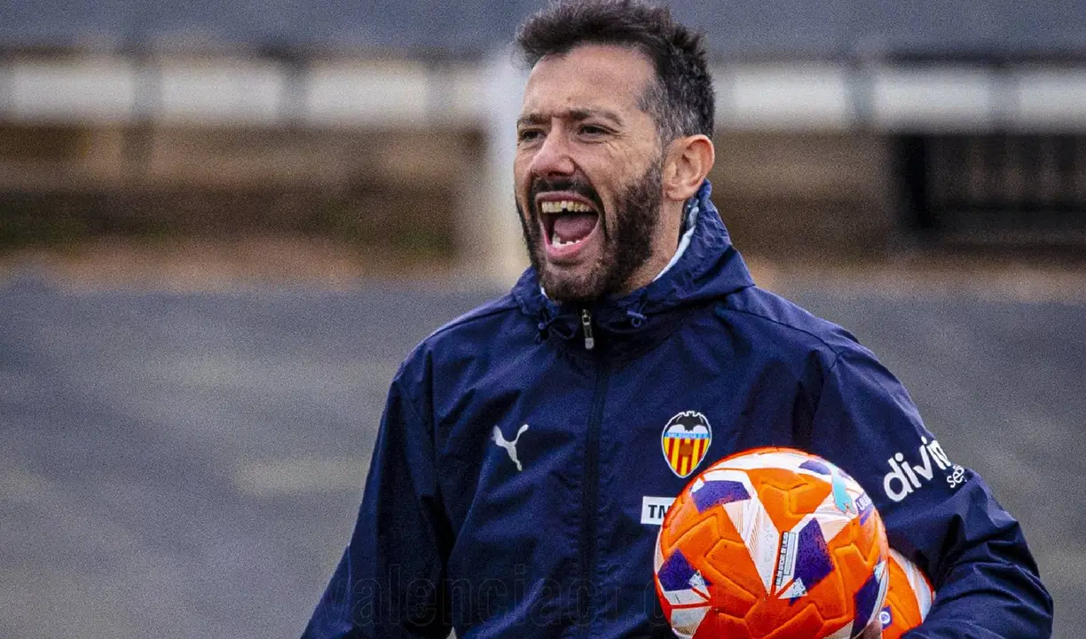 Carlos Corber&aacute;n, entrenador del Valencia. /  @valenciacf_n