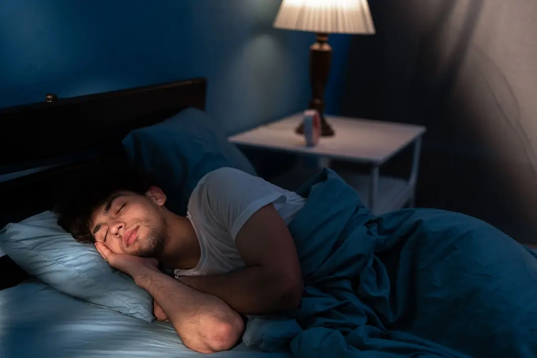 Un joven durmiendo. / RR SS.