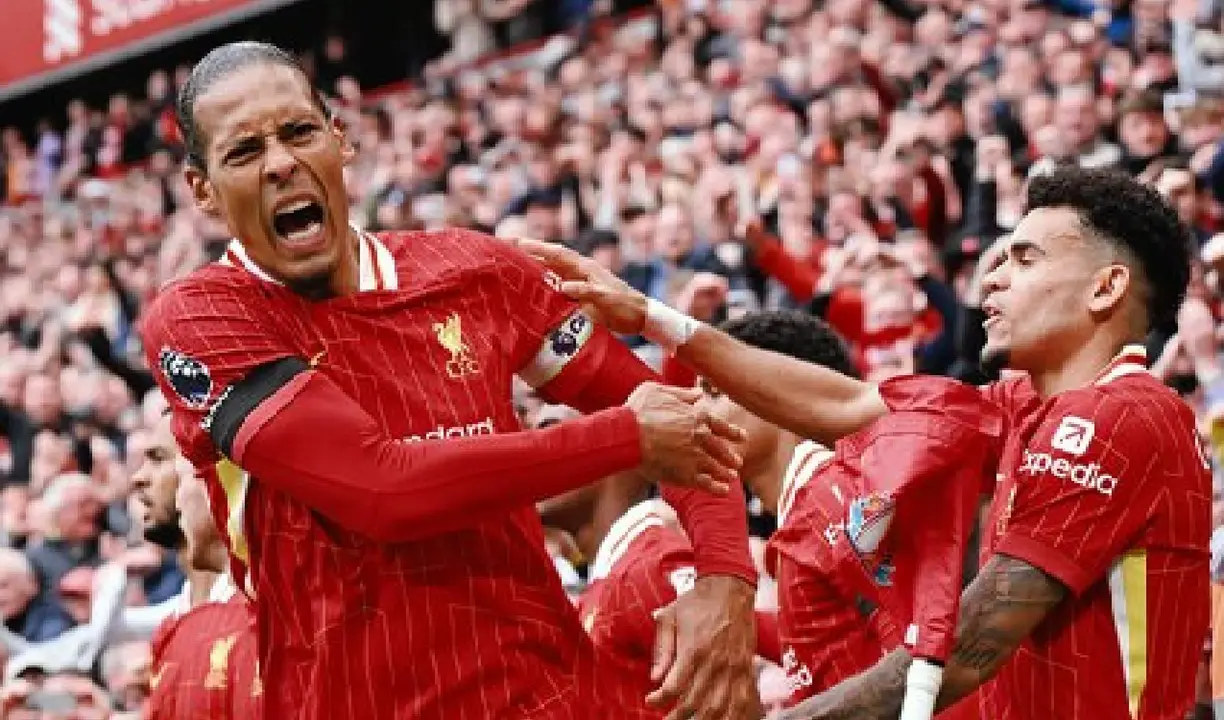 Los futbolistas del Liverpool celebrando el gol de la victoria ante el West Ham. / @lfc