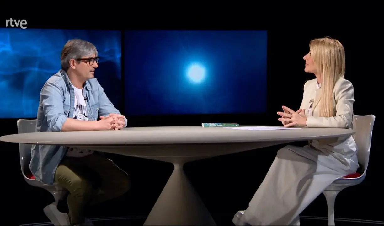 Diego Gonz&aacute;lez Rivas entrevistado por Cayetana Guill&eacute;n Cuervo. / Mundiario.